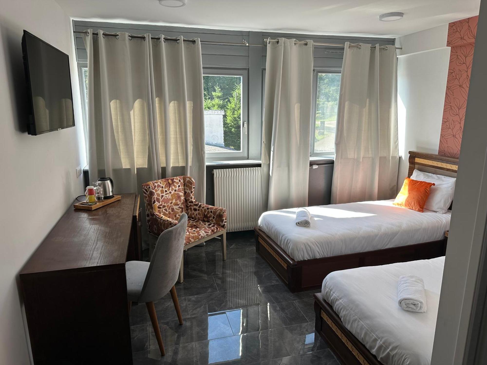 Hotel Parc Les Cigognes Albe Exterior photo